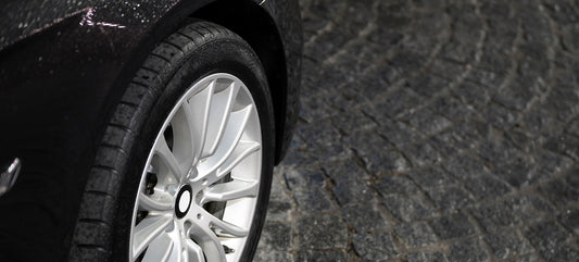 Cómo detectar y solucionar problemas de desgaste irregular en las ruedas de coche
